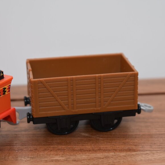 NIA 18 - 2013 Gullane Thomas & Friends TrackMaster Engine Motorized Oran… - Picture 6 of 10